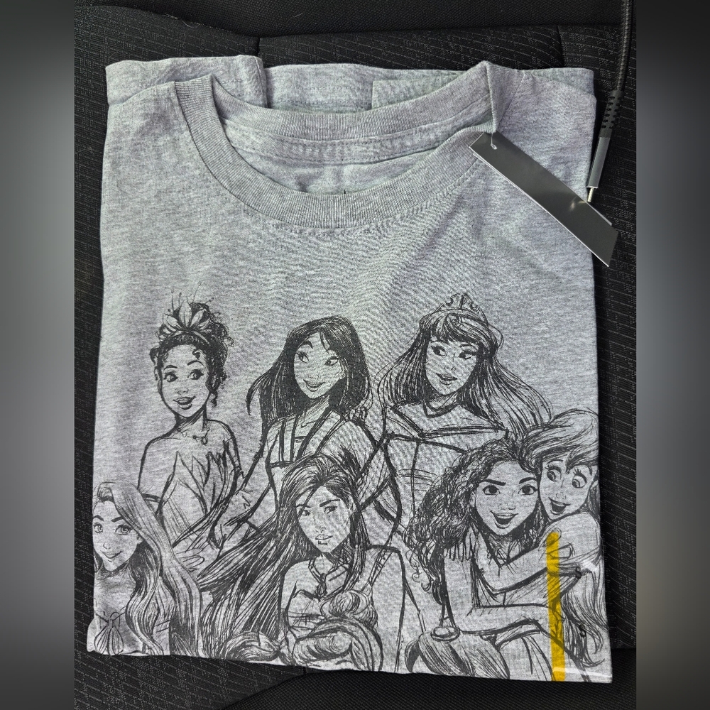 New with tags New Disney Princesses Gray Short Sleeve T-Shirt Cotton Polyester
